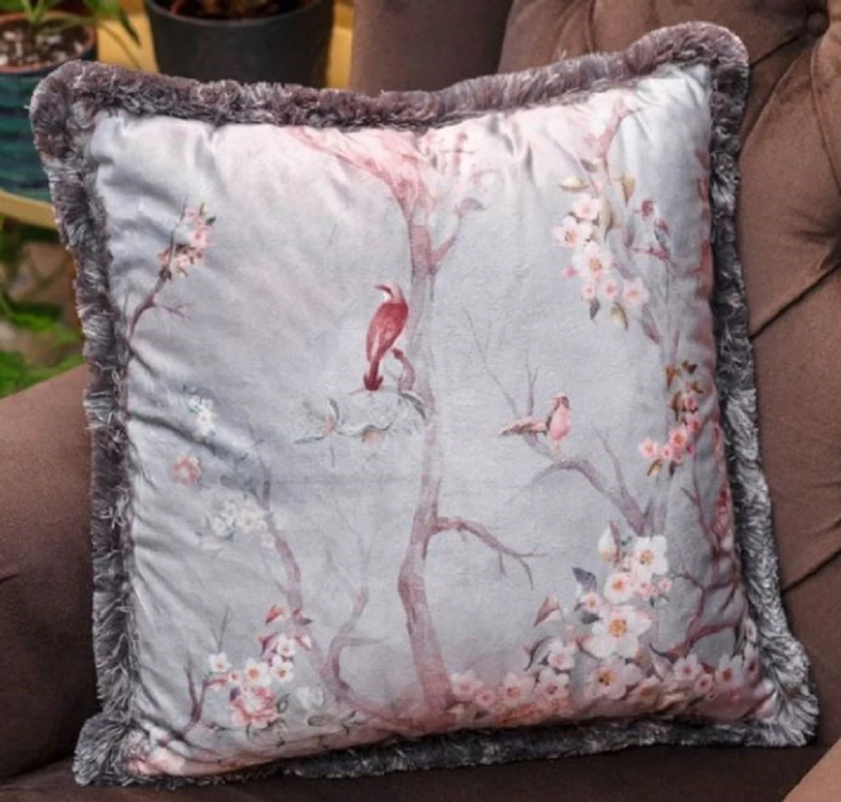 Luxus Deko Kissen Vögel im Wald Hellgrau / Mehrfarbig 45 x 45 cm - Bedrucktes Samt Kissen mit Fransen - Wohnzimmer Deko Accessoires