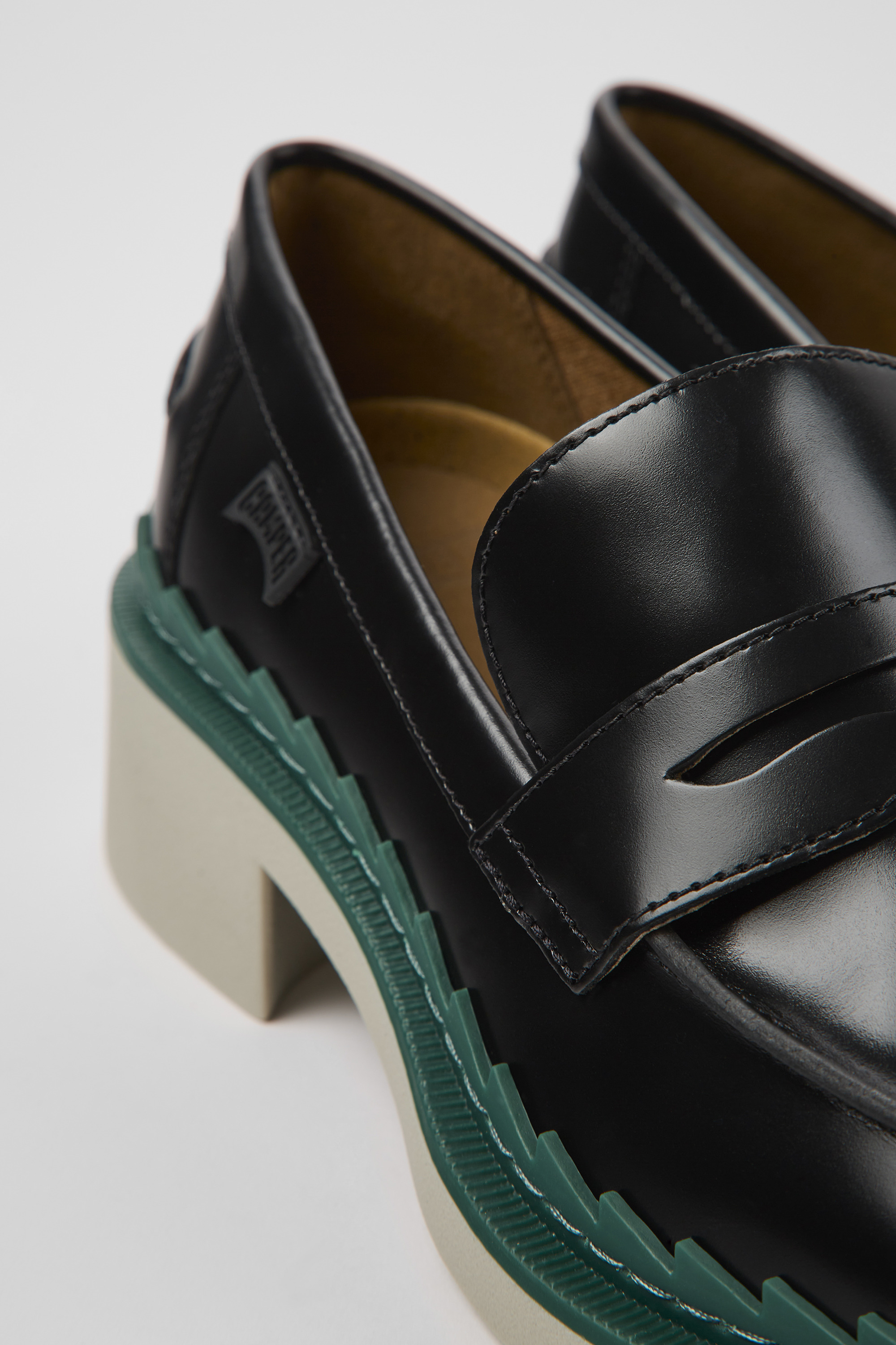 Taylor - Schwarze Leder-Loafer für Frauen