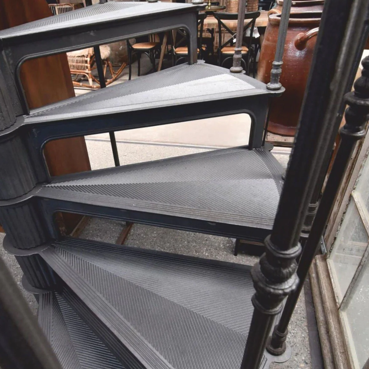 Cast iron spiral staircase with railing right side gray H. 289 cm - Rustic spiral staircase