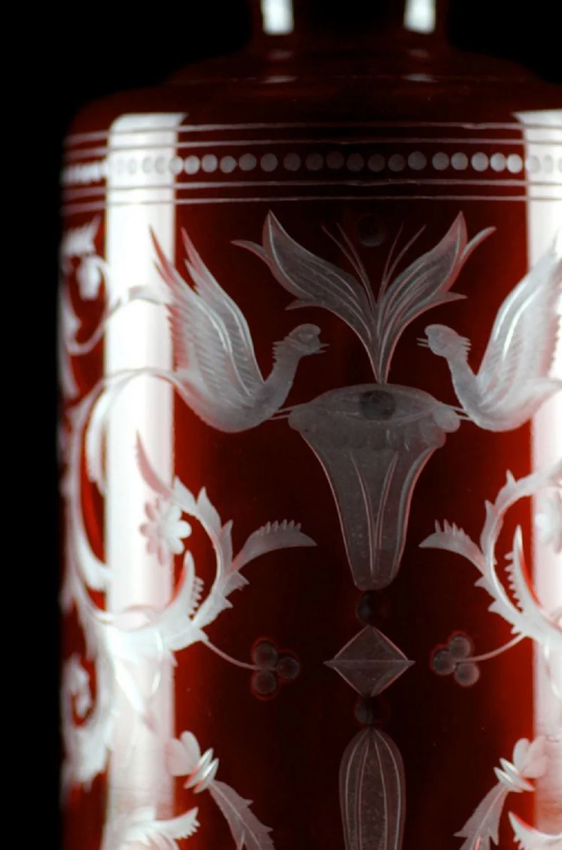 Luxury whiskey carafe red / silver Ø 12.5 x H. 20 cm - mouth-blown and hand-engraved glass carafe - hotel & restaurant accessories - luxury quality