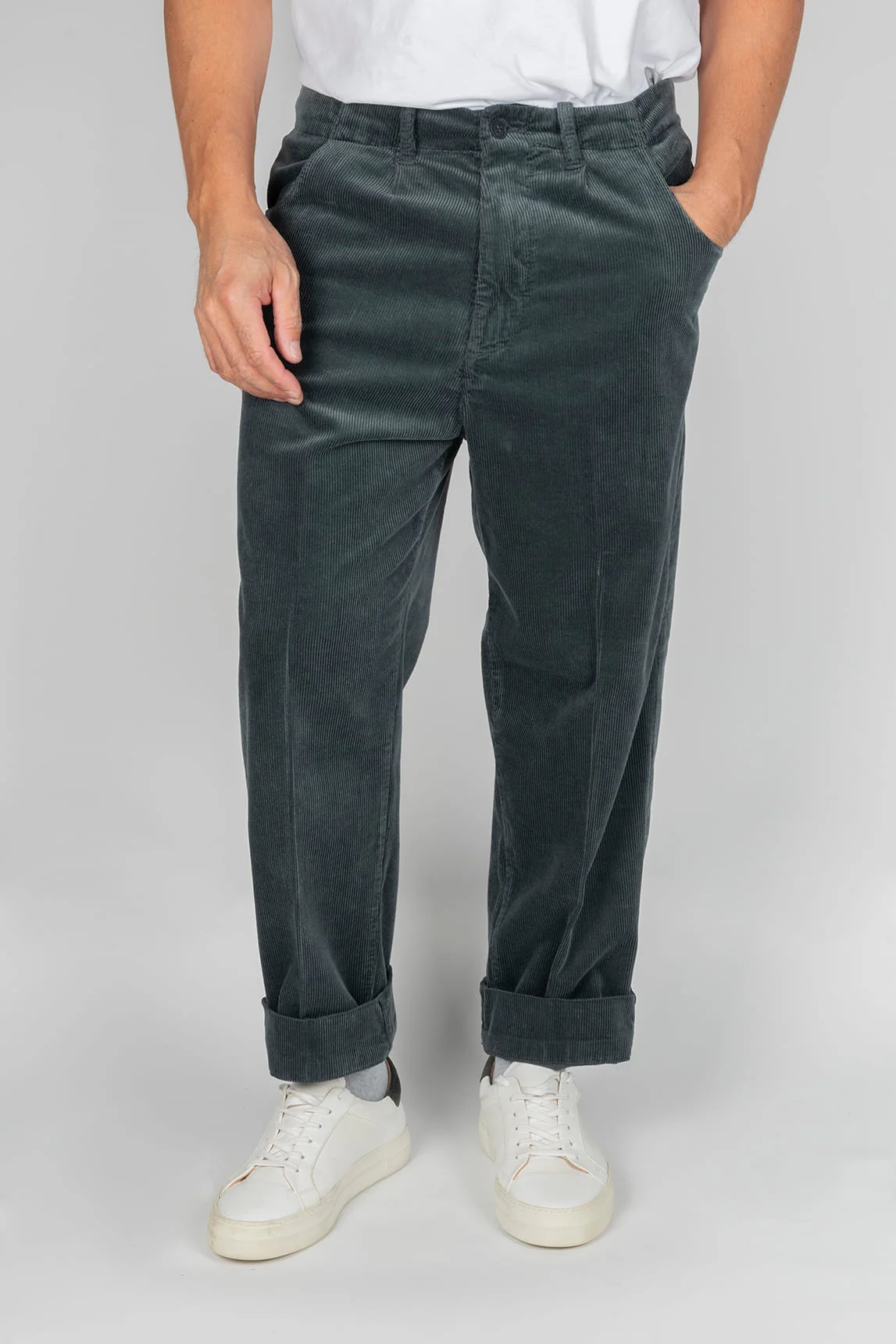 Rivera-Spanien Paul Miranda dunkelgrüne Cordhose