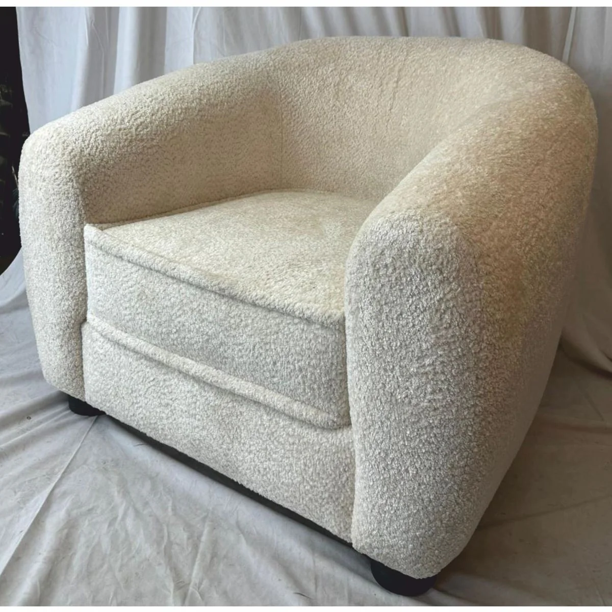 Luxus Sessel Creme / Schwarz 110 x 95 x H. 70 cm - Wohnzimmer Möbel