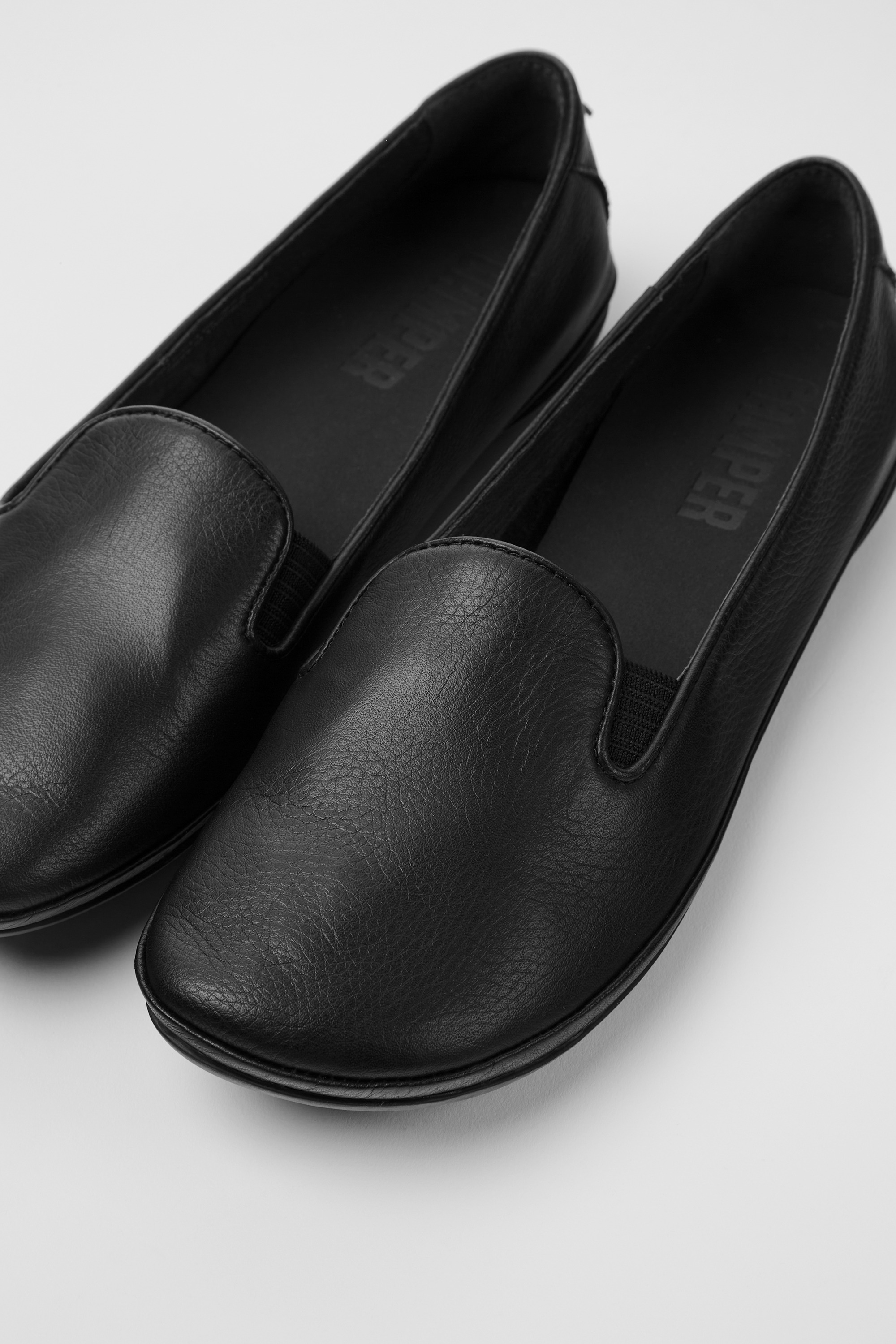 Rechts - Schwarze Ballerinas für Damen
