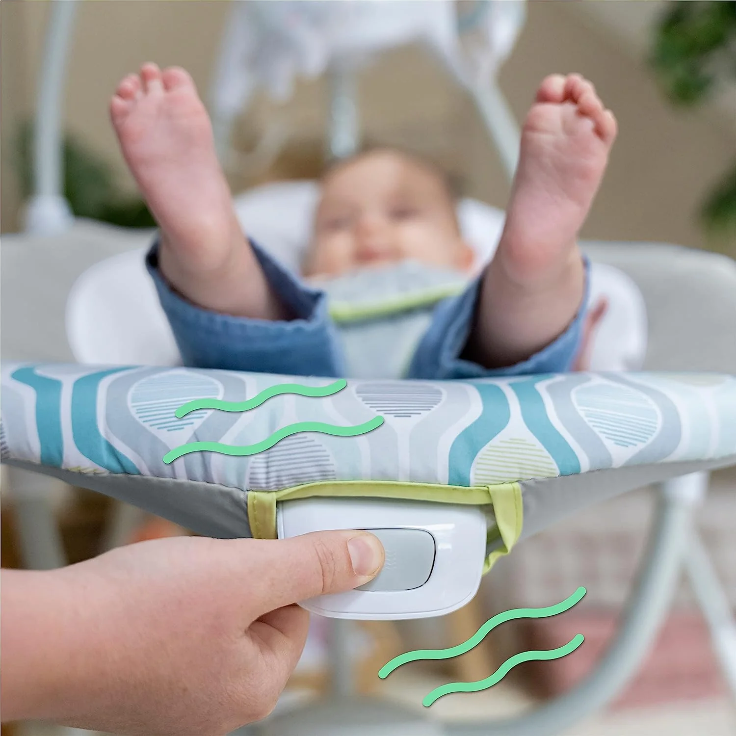 Leichte, kompakte 6-Gang-Multirichtungs-Babyschaukel, Vibrationen und Naturgeräusche, 0–9 Monate, 6–20 Pfund (Pink Cassidy)