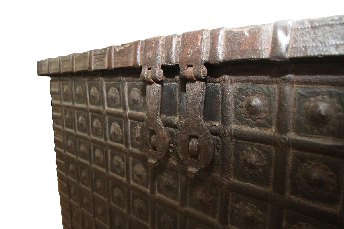 Antique style solid wood chest - L122 x W75 x H91 cm - antique