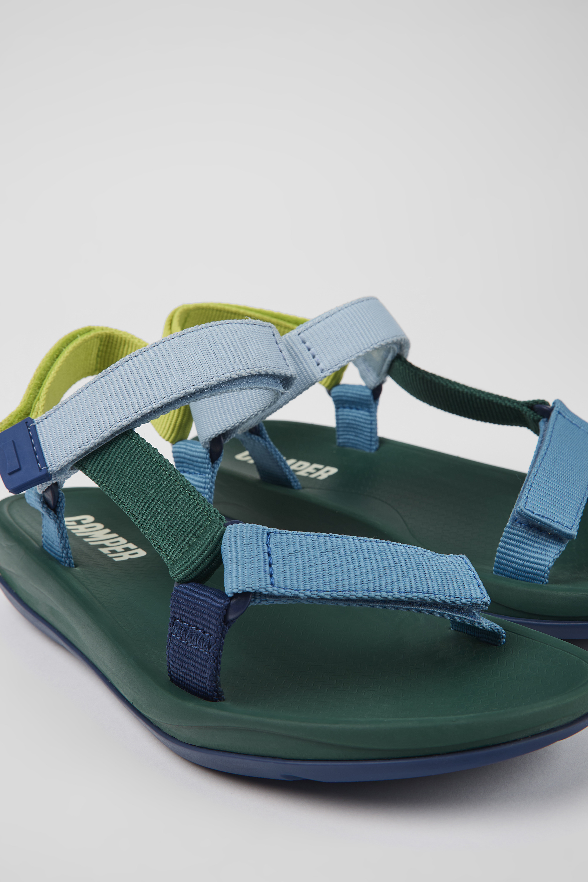 Match - Mehrfarbige textile Sandalen für Damen