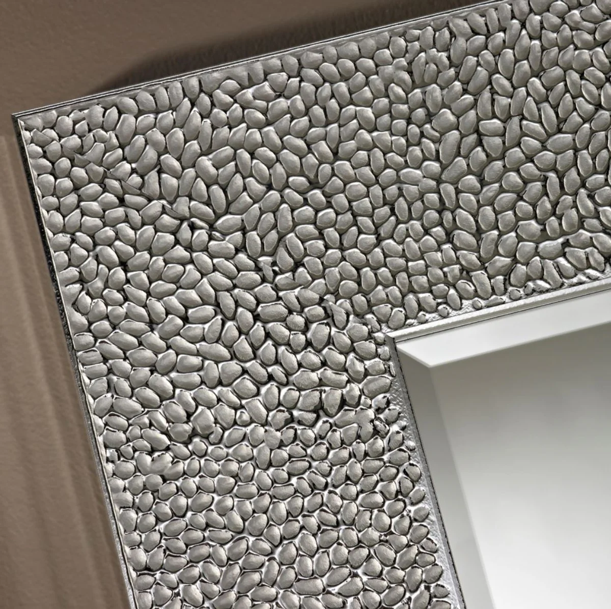 Easy-care & durable material