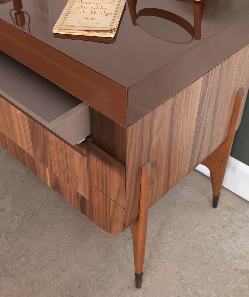 Luxury solid wood chest of drawers with 4 drawers brown / dark brown 123 x 60 x H. 82 cm - Bedroom chest of drawers - Bedroom furniture - Luxury furniture - Luxury furnishings - Furniture luxury