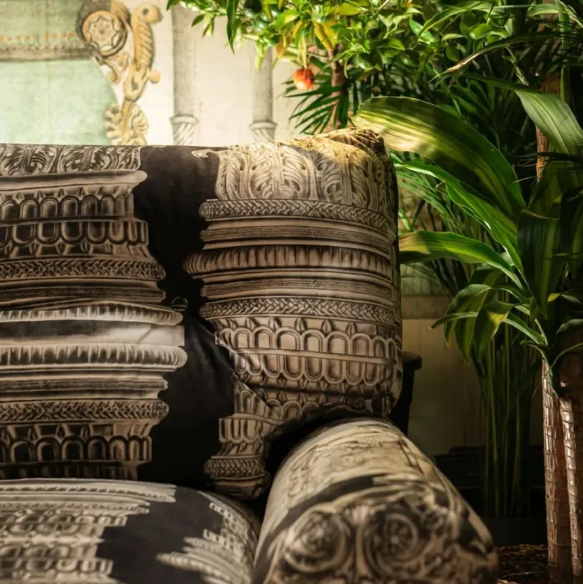 Luxury velvet sofa cream / white / black / brass 200 x 100 x H. 87 cm - living room sofa - hotel sofa - living room furniture - hotel furniture - luxury furniture - living room furnishings