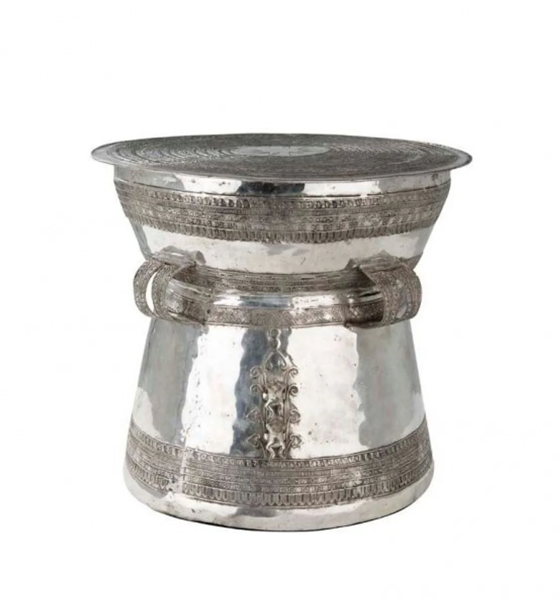 is a Europe-wide renowned producer and distributor of baroque furniture and luxury decorative items