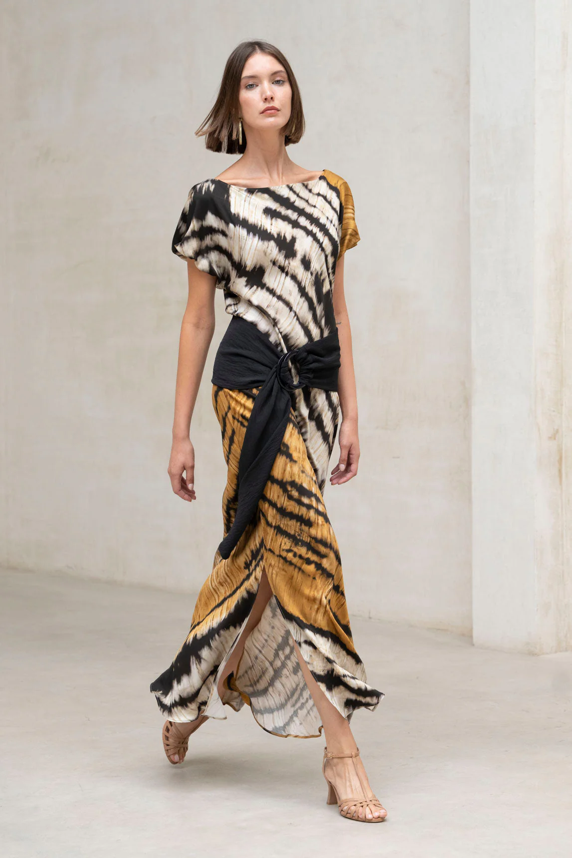 Rivera-Spain Senffarbenes und schwarz bedrucktes Yungle-Kleid