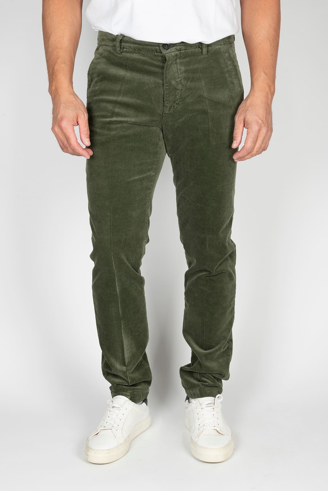 Rivera-Spanien Paul Miranda schmale grüne Cordhose