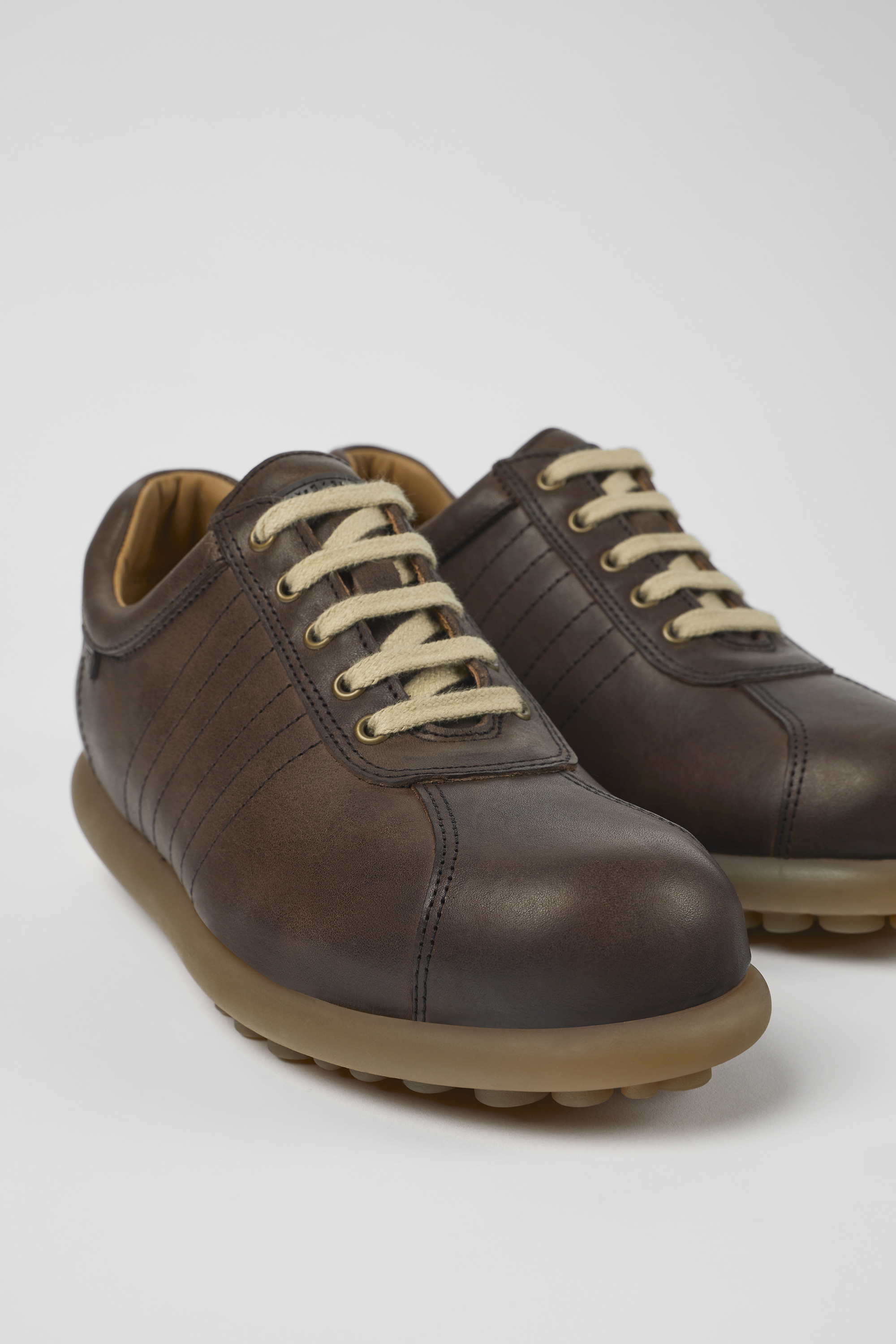 Pelotas - Braune gegerbte Lederschuhe für Frauen