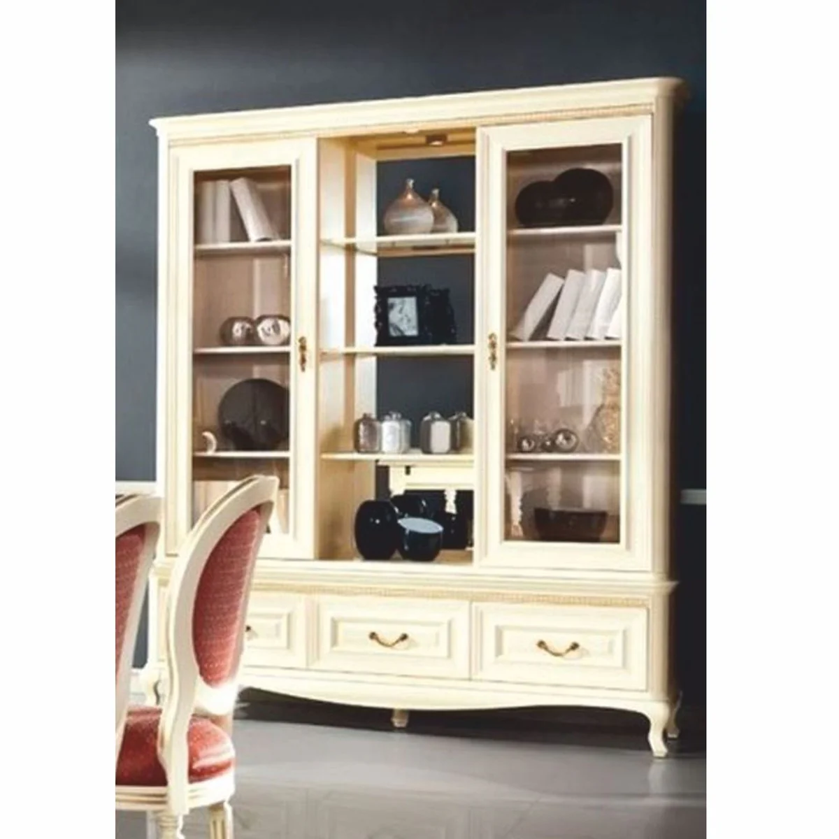 Luxus Barock Vitrine Creme / Gold 166,1 x H. 206,6 cm - Barock Möbel