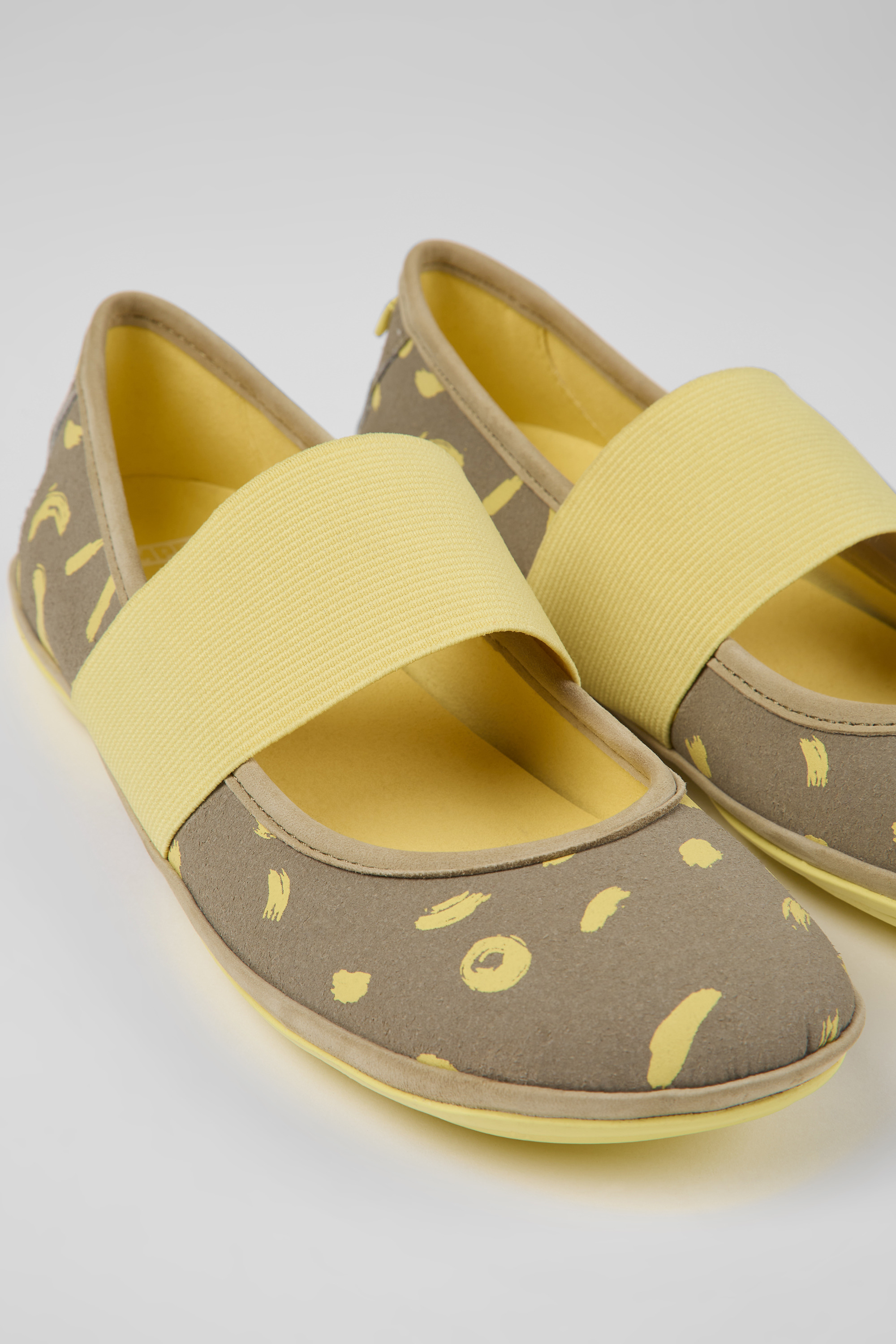 Rechts - Weiße Textil- und Nubuck Turnschuhe für Damen