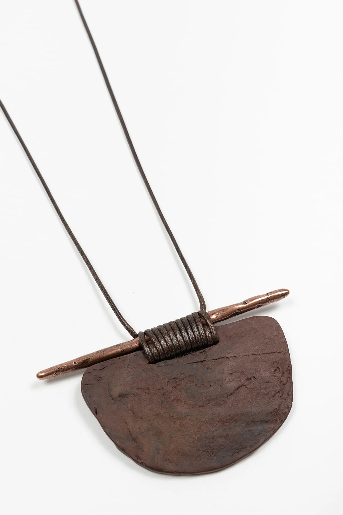 Rivera-Spanien Eclipse-Halskette aus Kupfer und Holz