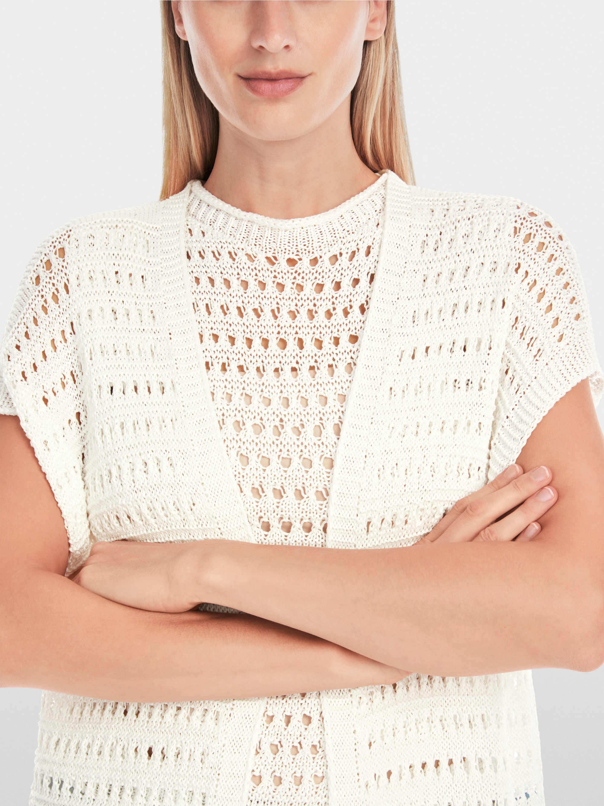 Marc-Cain Ajour-Strickweste „Rethink Together“.