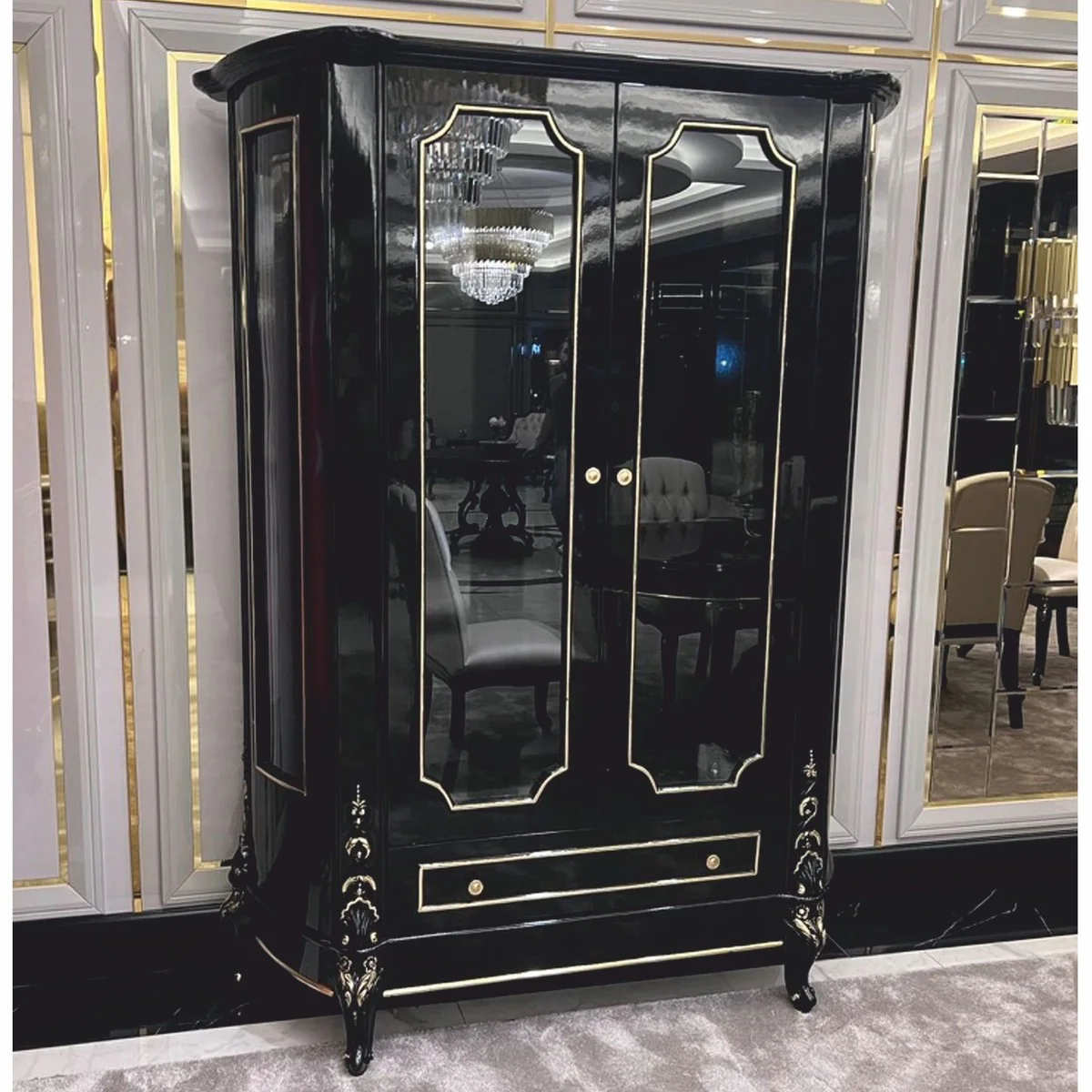 Luxury baroque showcase with 2 glass doors and drawer black / gold - baroque style furniture