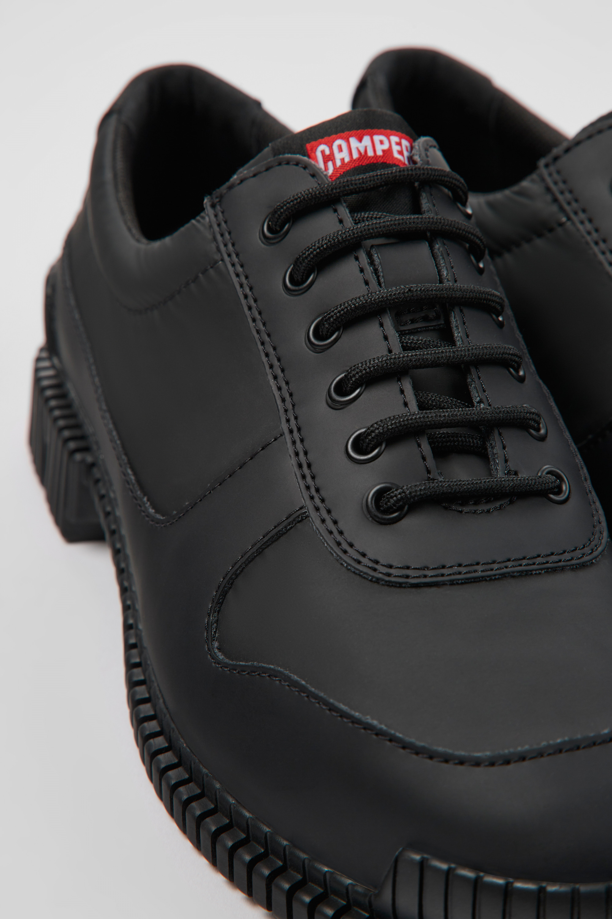 Pix - Schwarzes Leder und recycelte PET Schuhe für Frauen