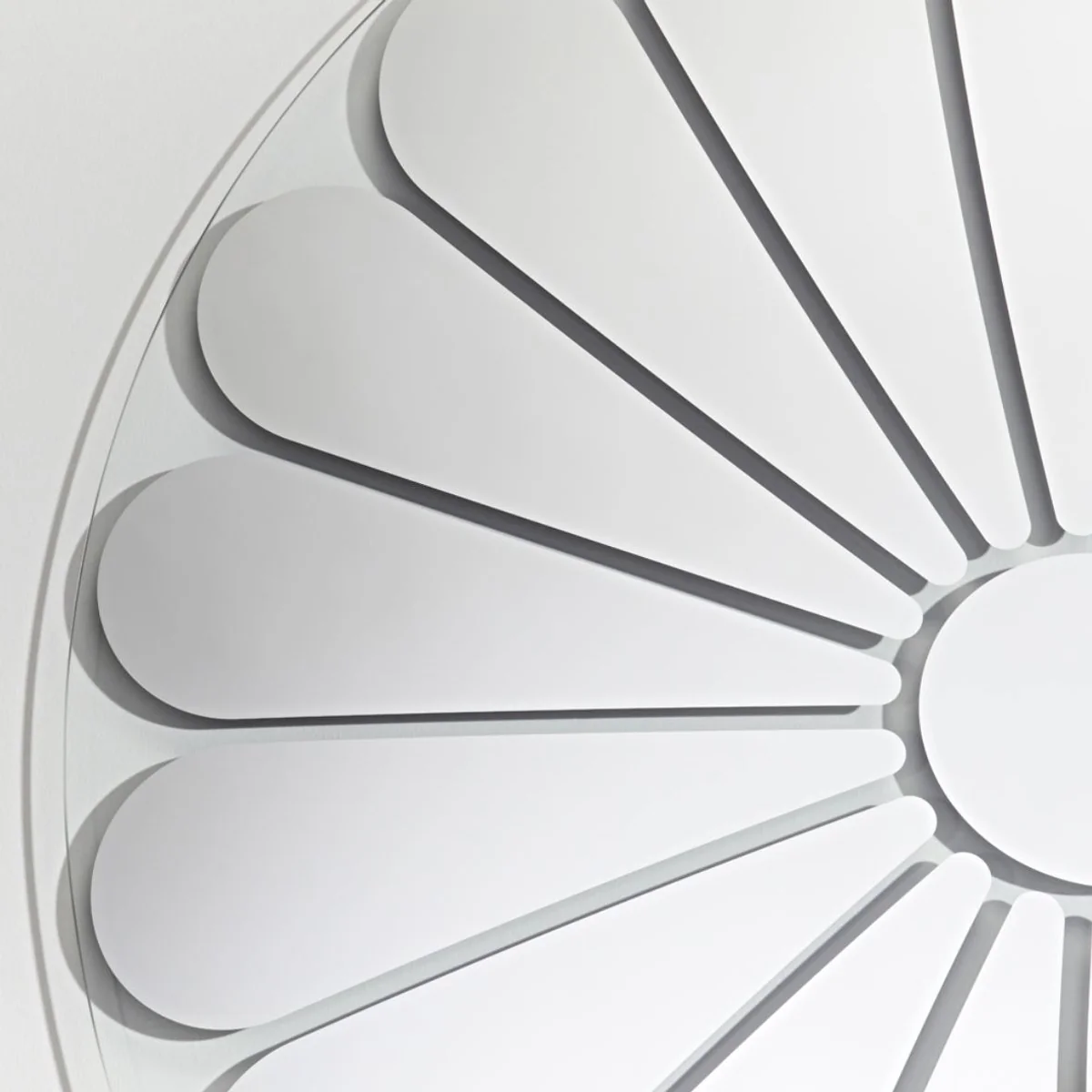 Luxury wall mirror with floral motif Ø 105 cm - designer mirror