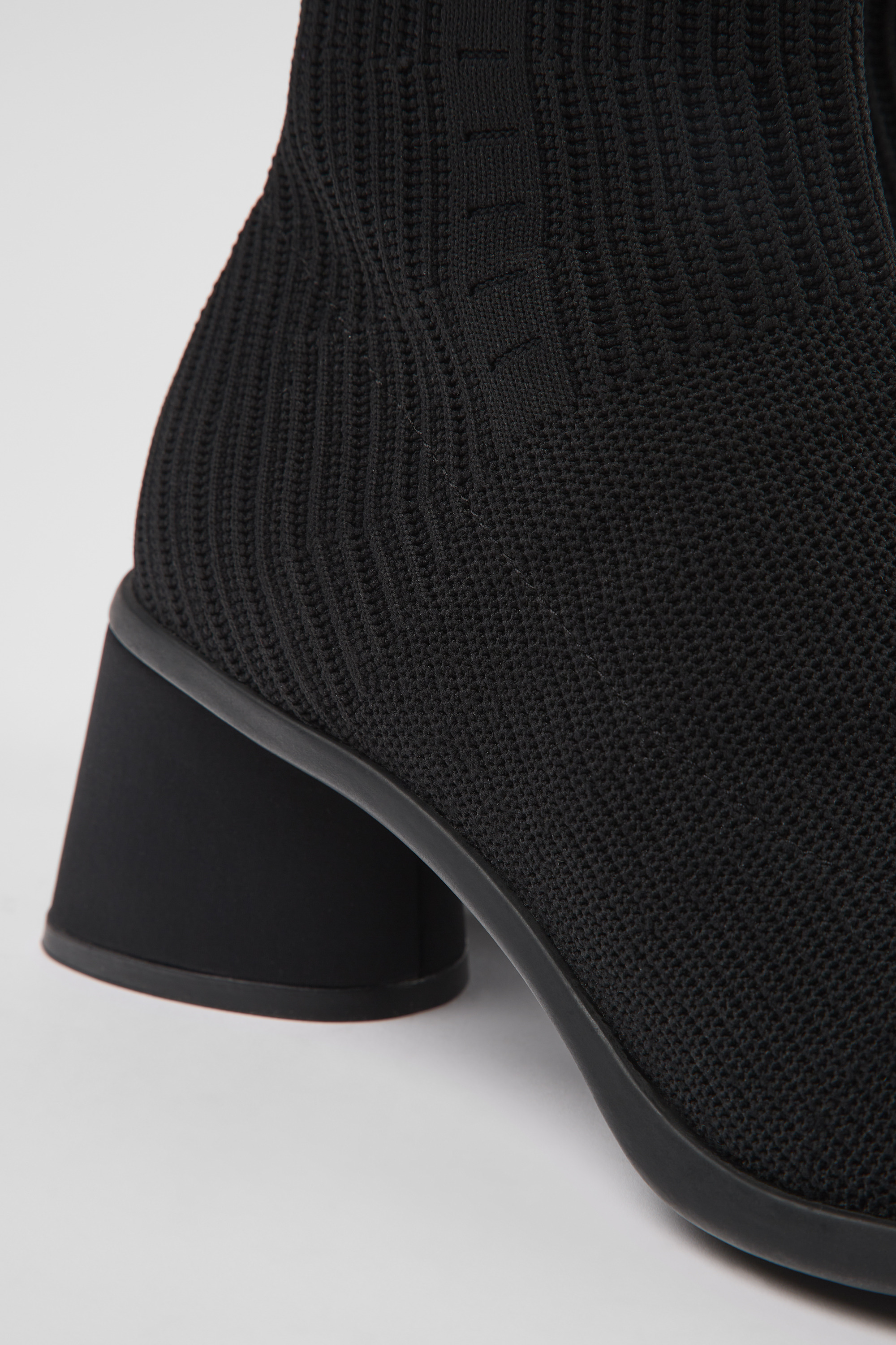 Kiara - Schwarze Textilstiefel für Damen