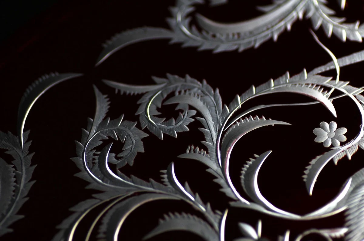 Luxury cake plate red / silver Ø 32 x H. 12 cm - Handmade and hand-engraved glass cake plate - Hotel & Restaurant Accessories - Luxury quality