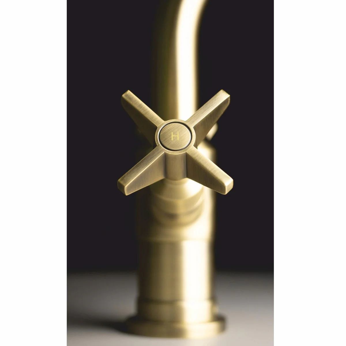 Art Nouveau brass basin mixer H. 21.4 cm