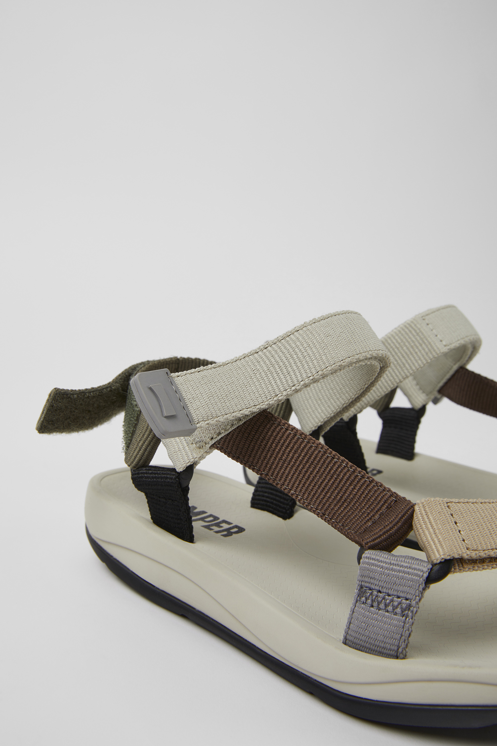 Match - Mehrfarbige textile Sandalen für Damen