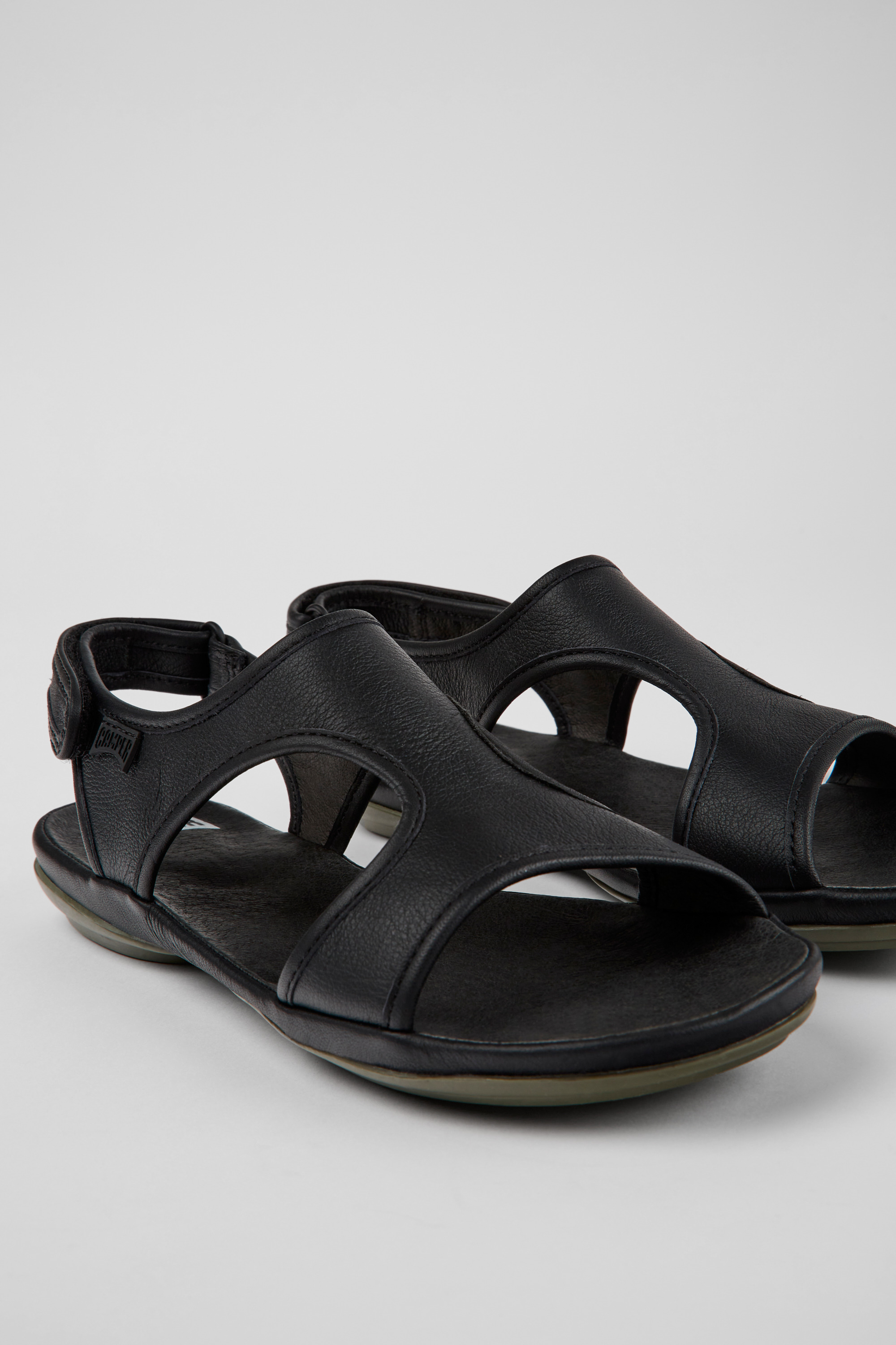 Rechts - Schwarze Leder Sandalen für Damen