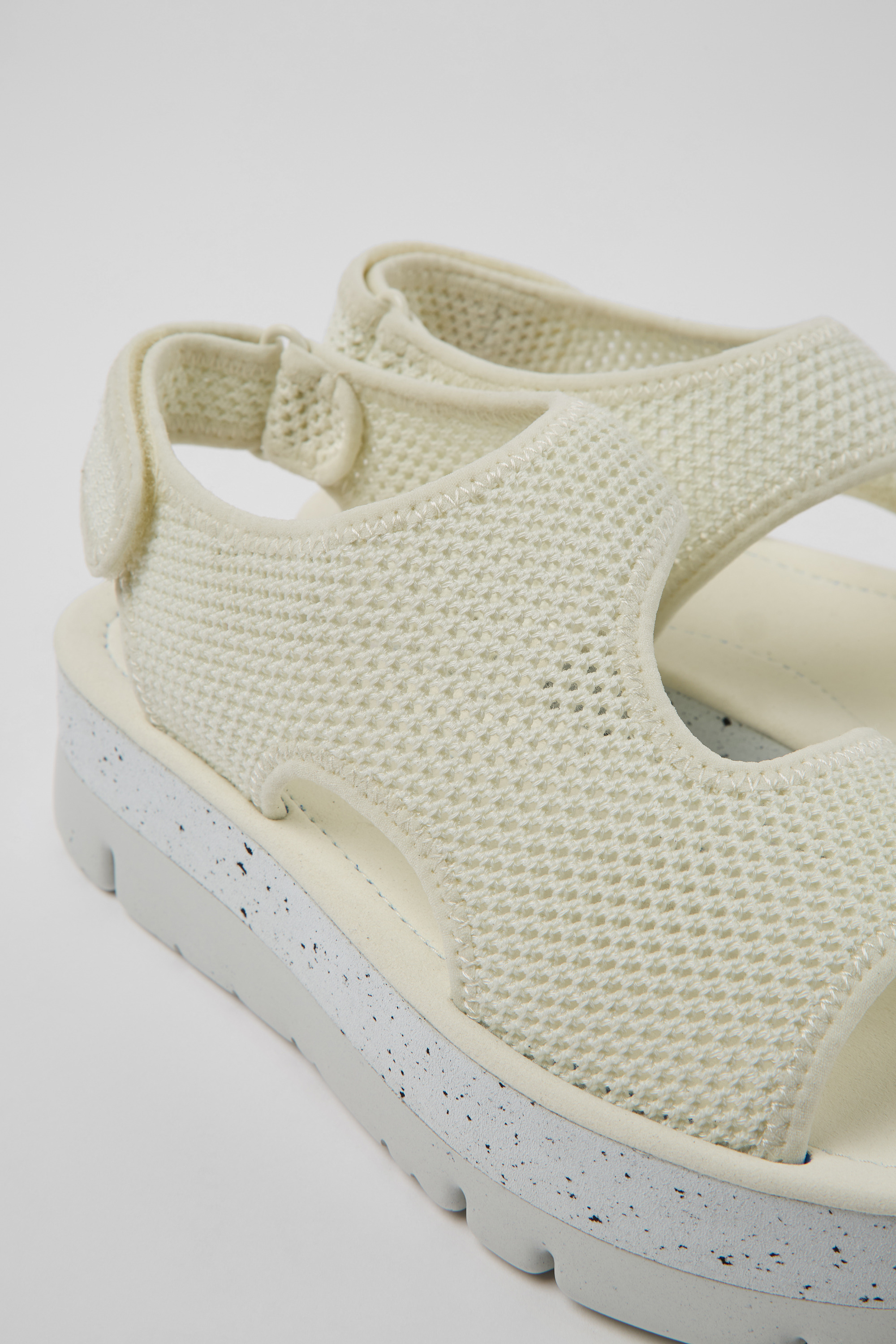 Oruga Up - Weiße textile Sandalen für Damen