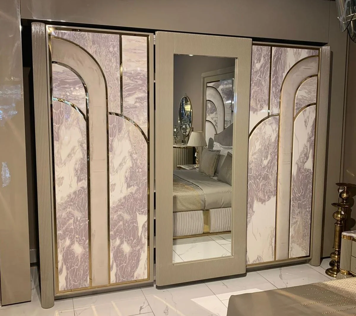 Luxury Art Deco bedroom wardrobe gray / white / gold 270 x H. 230 cm - Mirrored wardrobe with 3 sliding doors - Art Deco bedroom & hotel furniture - Luxury collection