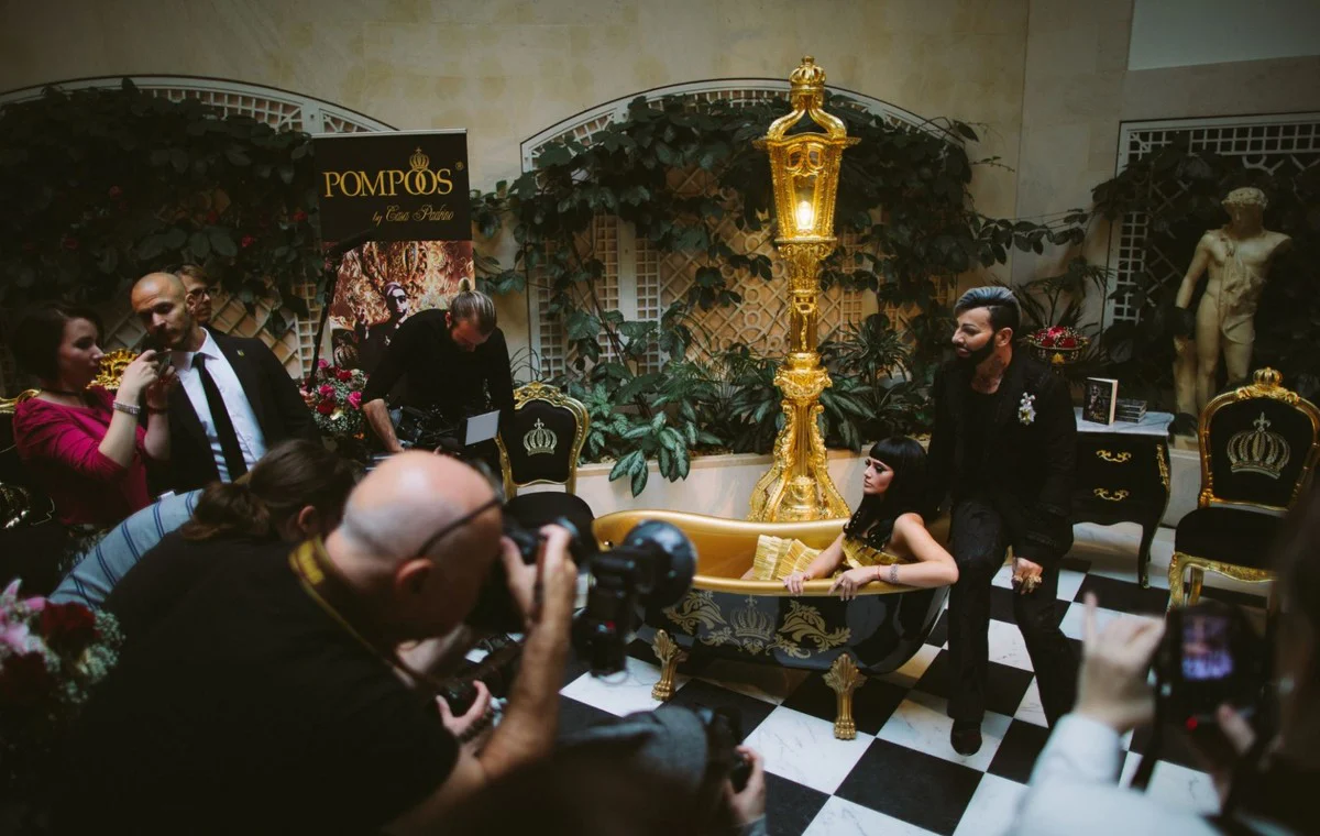 Pompöös by Baroque Lantern / Floor Lamp Gold - Pompöös Baroque Lantern designed by Harald Glööckler