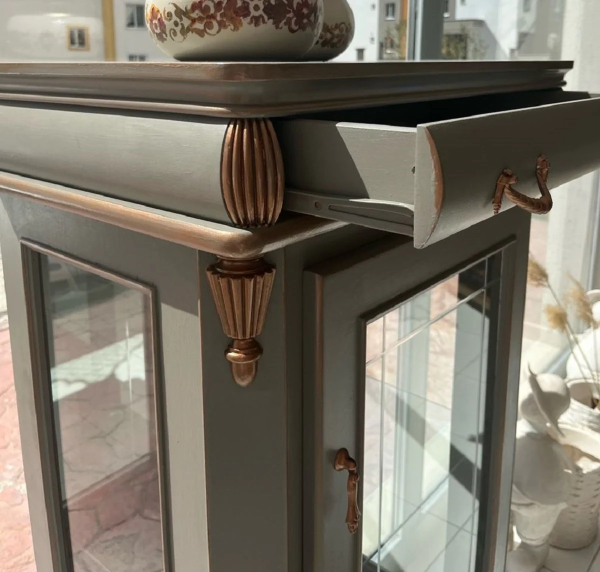 Luxury baroque display cabinet mint green / copper - baroque style display cabinet with glass door and drawer - luxury furniture in baroque style - baroque furniture - noble & magnificent