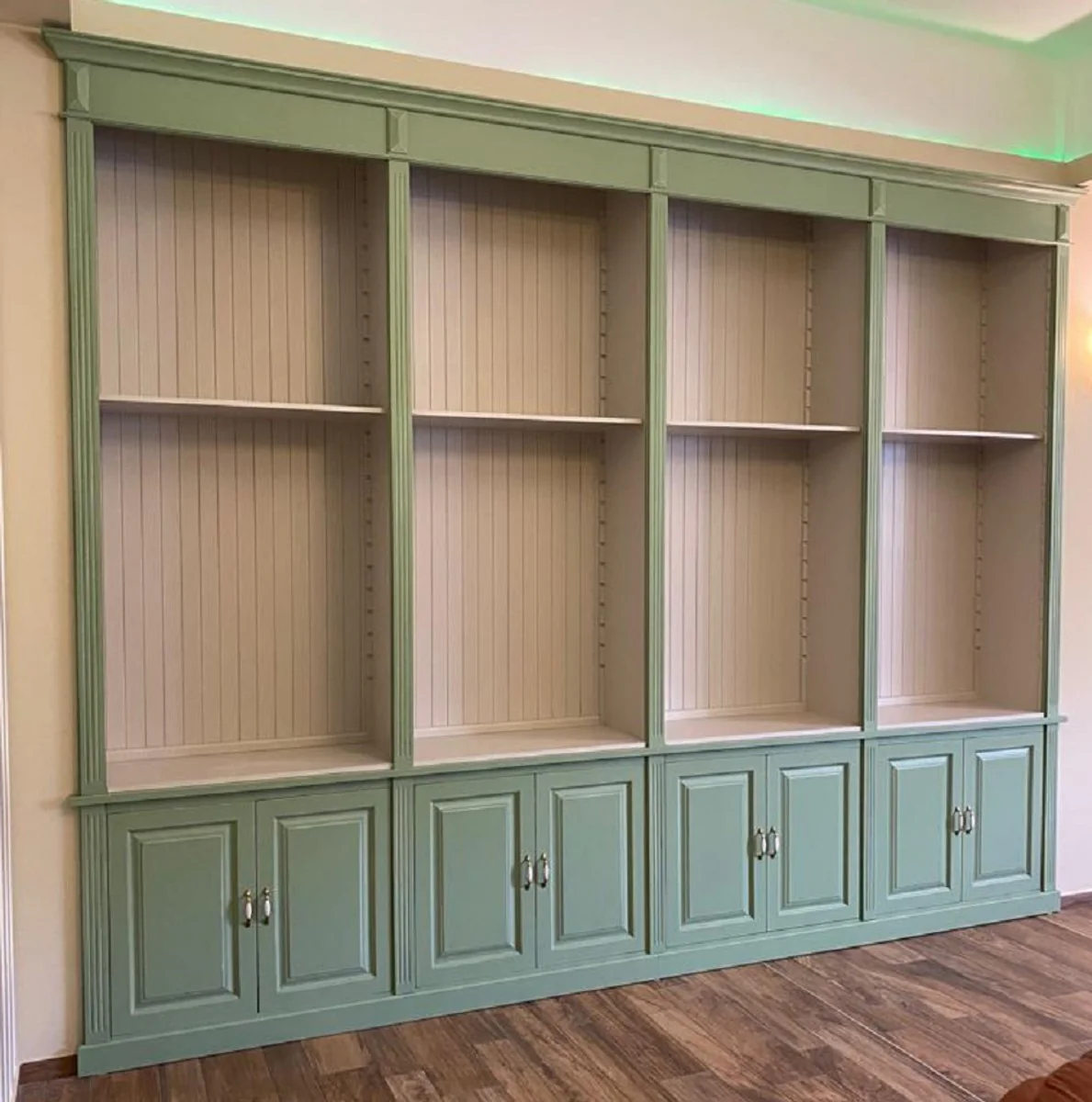 Country house style cupboard green / beige 421 x 52 x H. 323 cm - Huge solid wood cupboard with 8 doors - Solid wood furniture - Country house style furniture