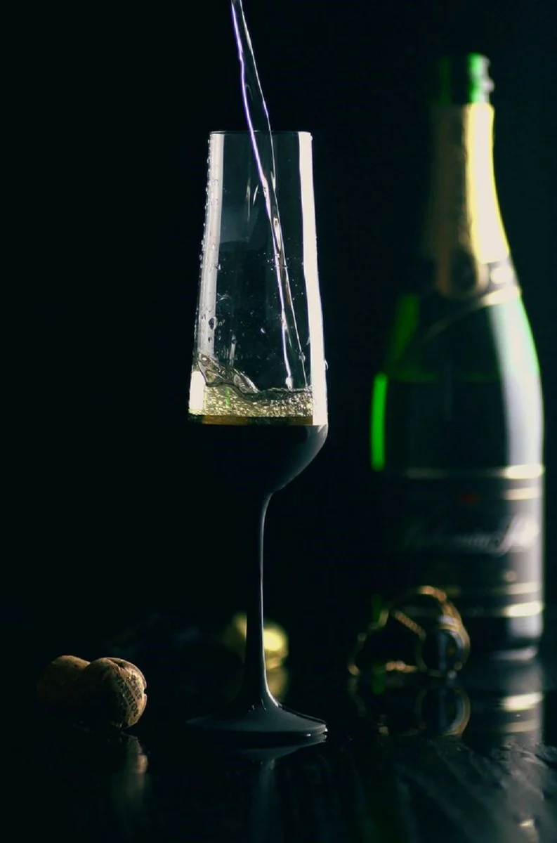 Luxury champagne glasses set of 6 black / gold Ø 6.5 x H. 26.5 cm - handmade and hand-painted champagne glasses - hotel & restaurant accessories - luxury quality