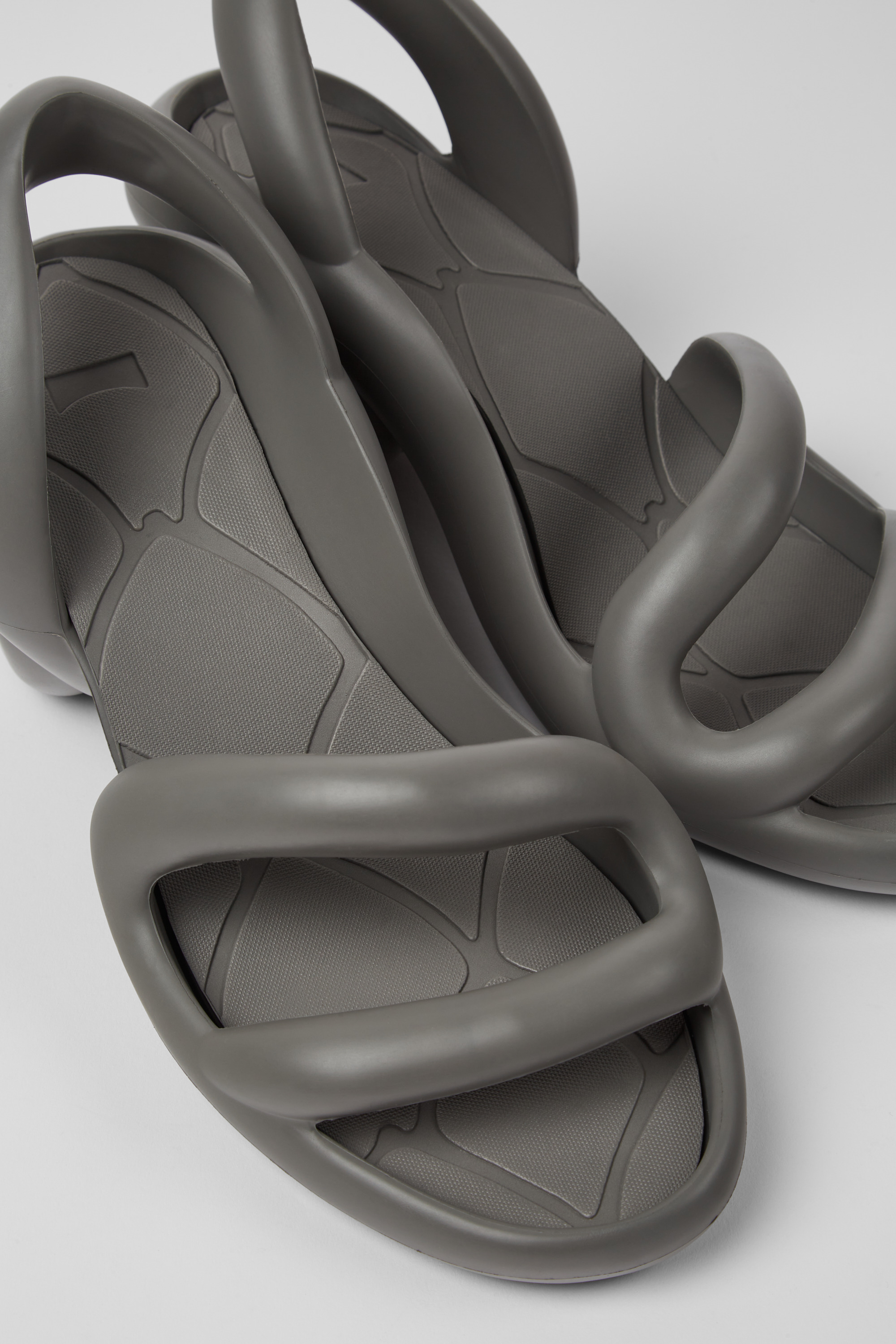 Kobarah - Graue unisex Sandalen