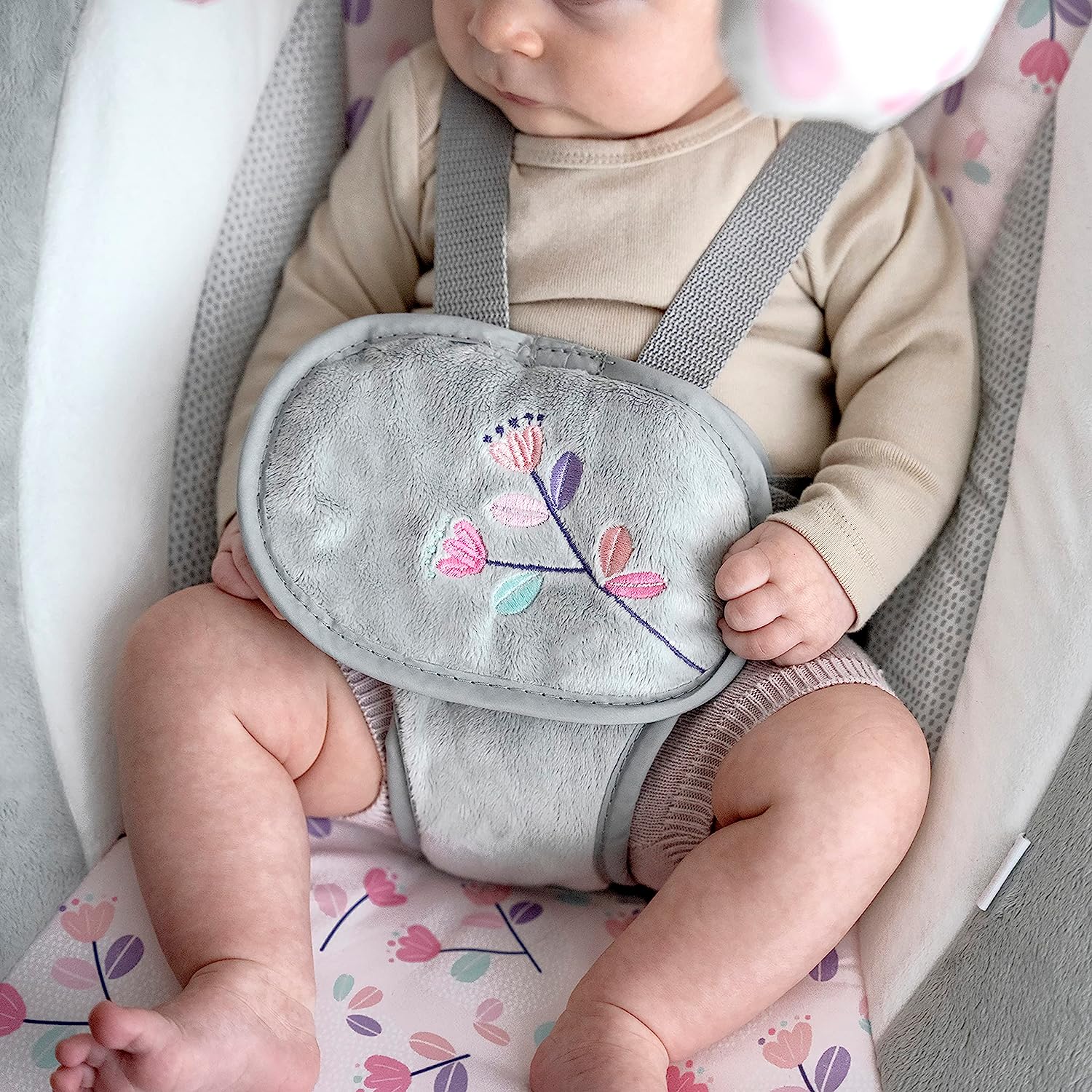 Leichte, kompakte 6-Gang-Multirichtungs-Babyschaukel, Vibrationen und Naturgeräusche, 0–9 Monate, 6–20 Pfund (Pink Cassidy)