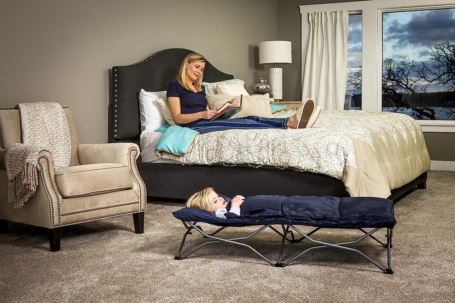 Regalo My Cot tragbares Kleinkinderbett, inklusive Spannbettlaken, Königsblau, 48 x 24 x 9 Zoll (1 Stück)