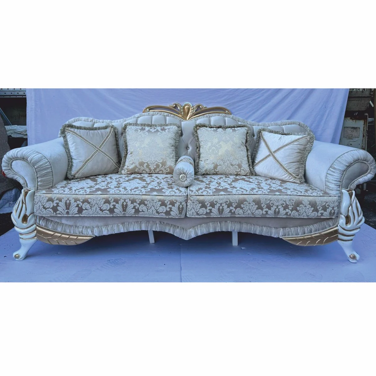 Luxus Barock Sofa mit Glitzersteinen und Kissen 228 cm - Barockstil Möbel