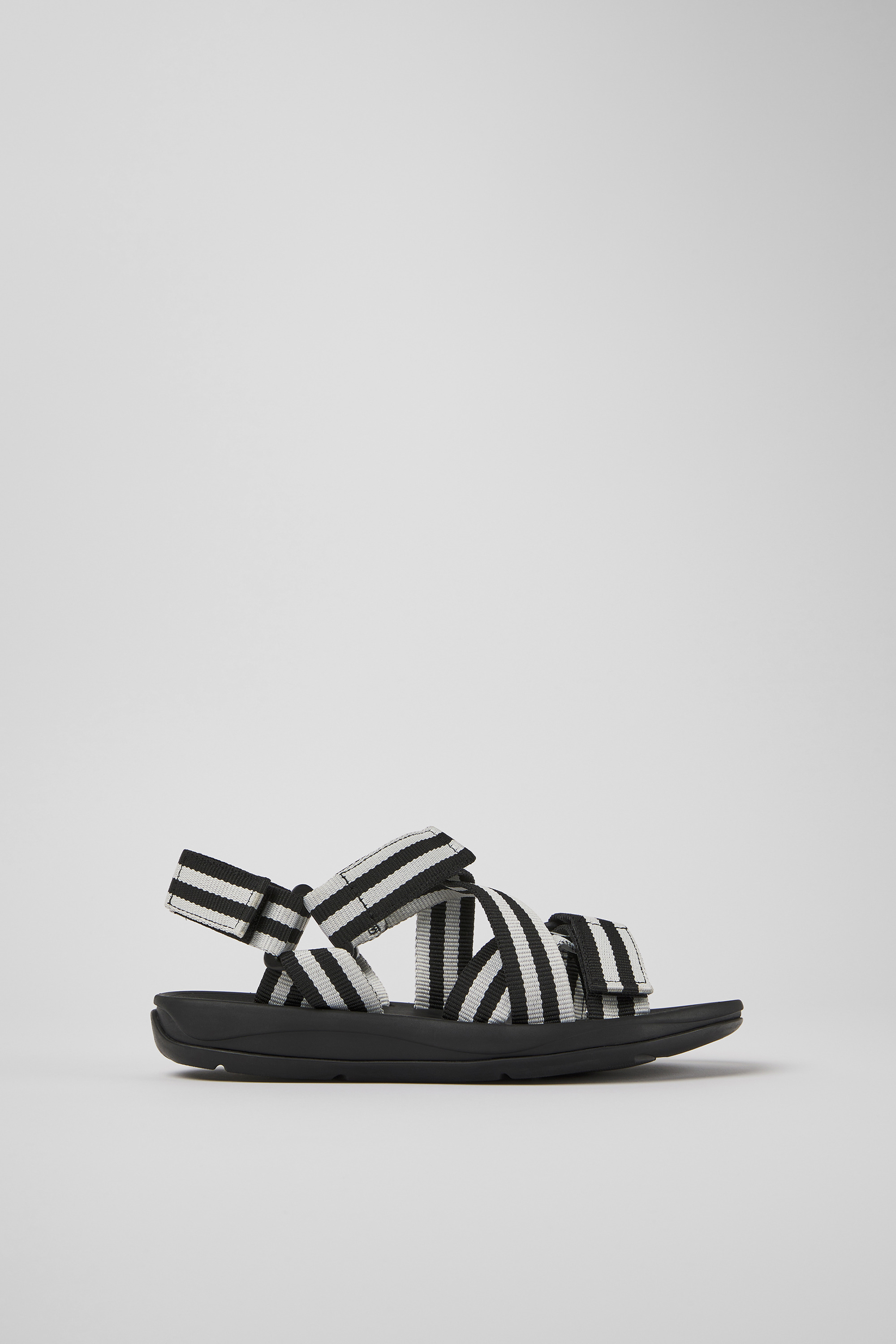 Match - Schwarze und weiße textile Sandalen für Damen
