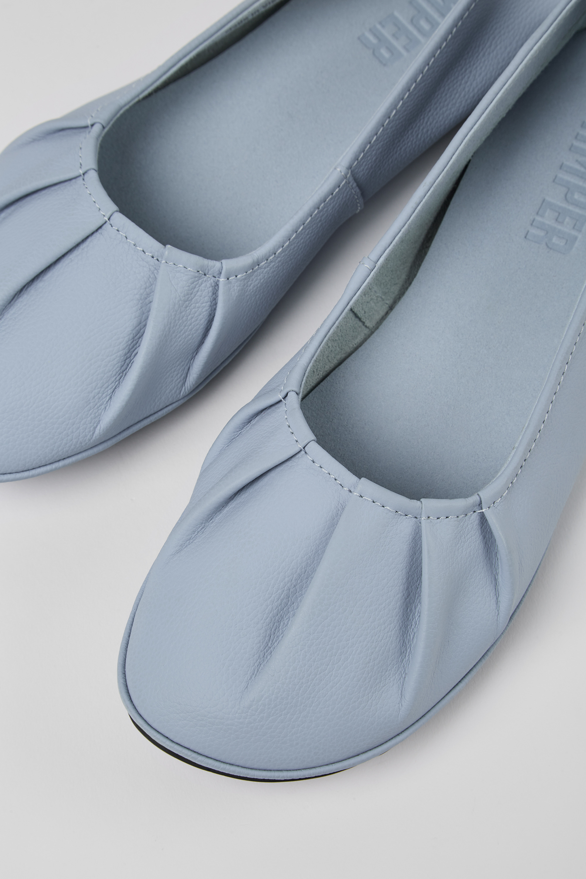 Rechts - Blaue Lederschuhe für Frauen