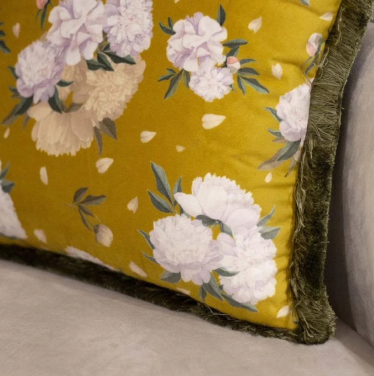 Luxury decorative cushion flowers design yellow / multicolored / green 45 x 45 cm - printed velvet cushion with fringes - decorative accessories