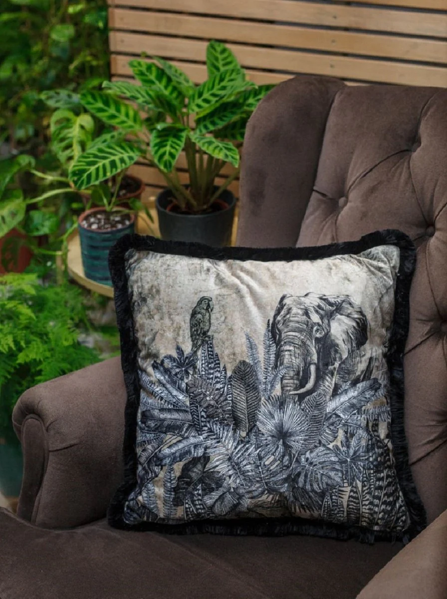 Luxus Deko Kissen Afrika Beige / Schwarz / Weiß 45 x 45 cm - Bedrucktes Samt Kissen mit Fransen - Edles Zierkissen - Luxus Kollektion