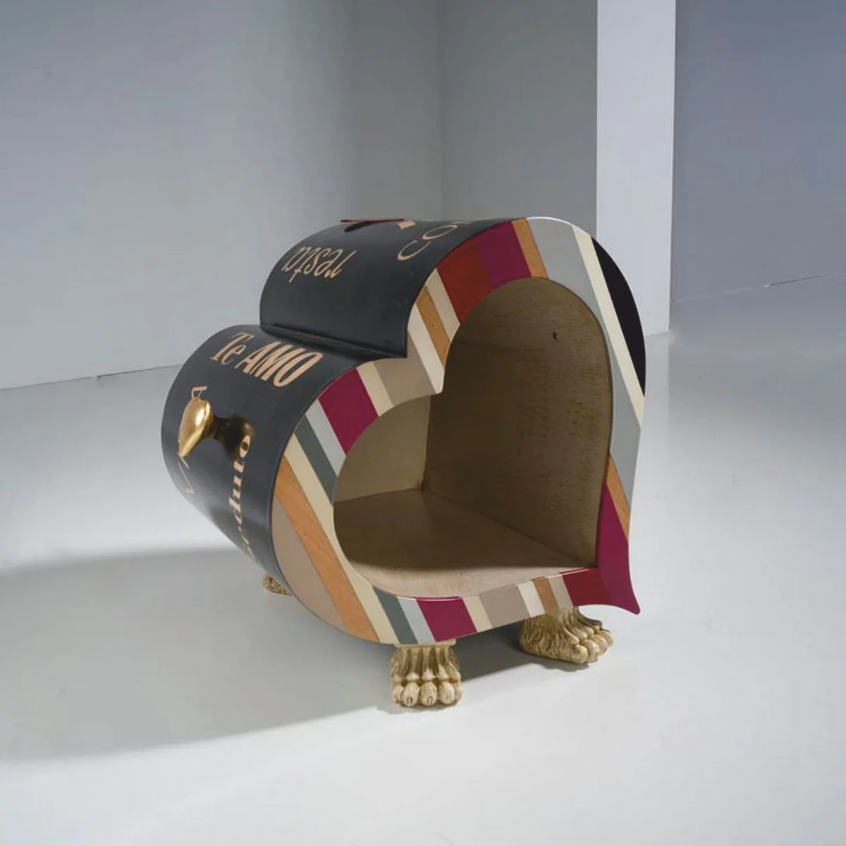 Luxury designer dog house in heart shape 45 x H. 50 cm - dog furniture