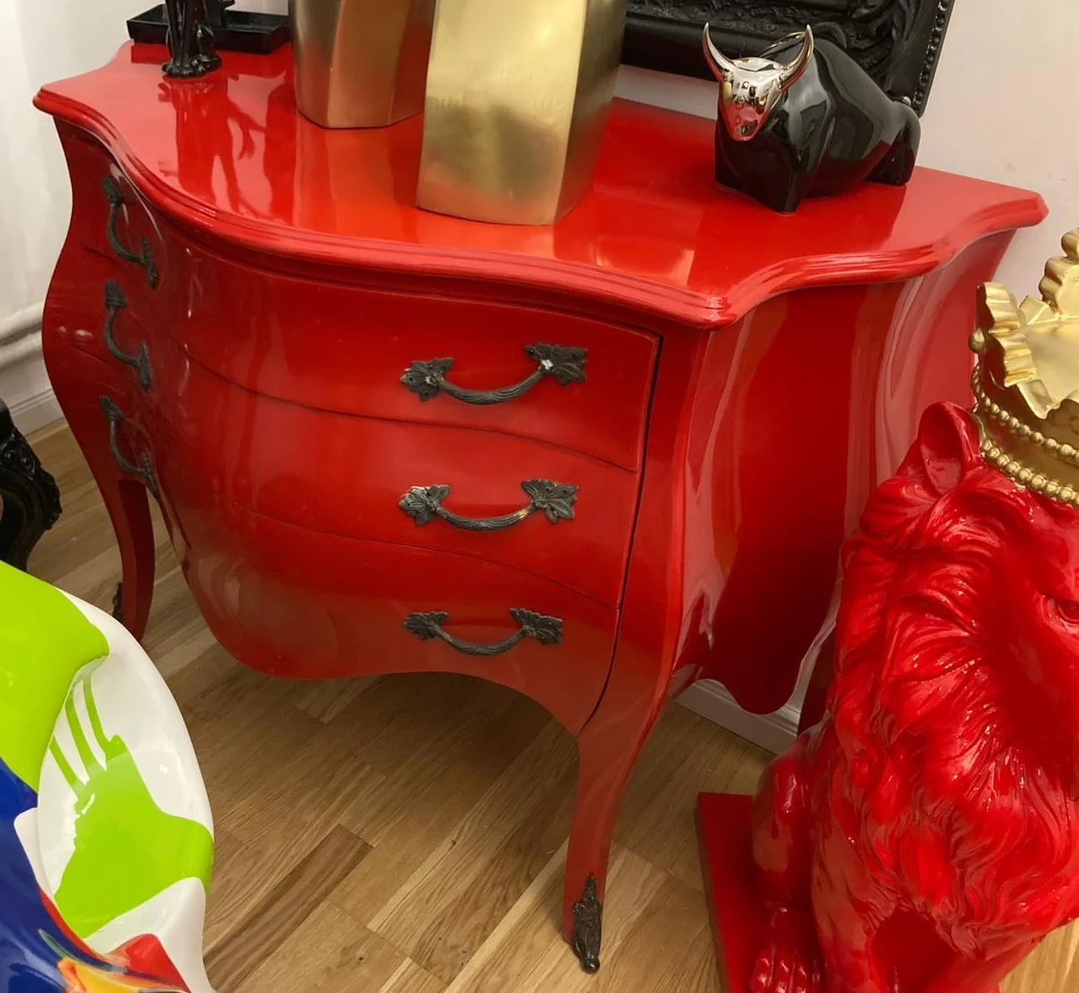 Baroque chest of drawers with 3 drawers red - Handmade solid wood chest of drawers in baroque style - Bedroom furniture in baroque style - Baroque furniture - Baroque furnishings