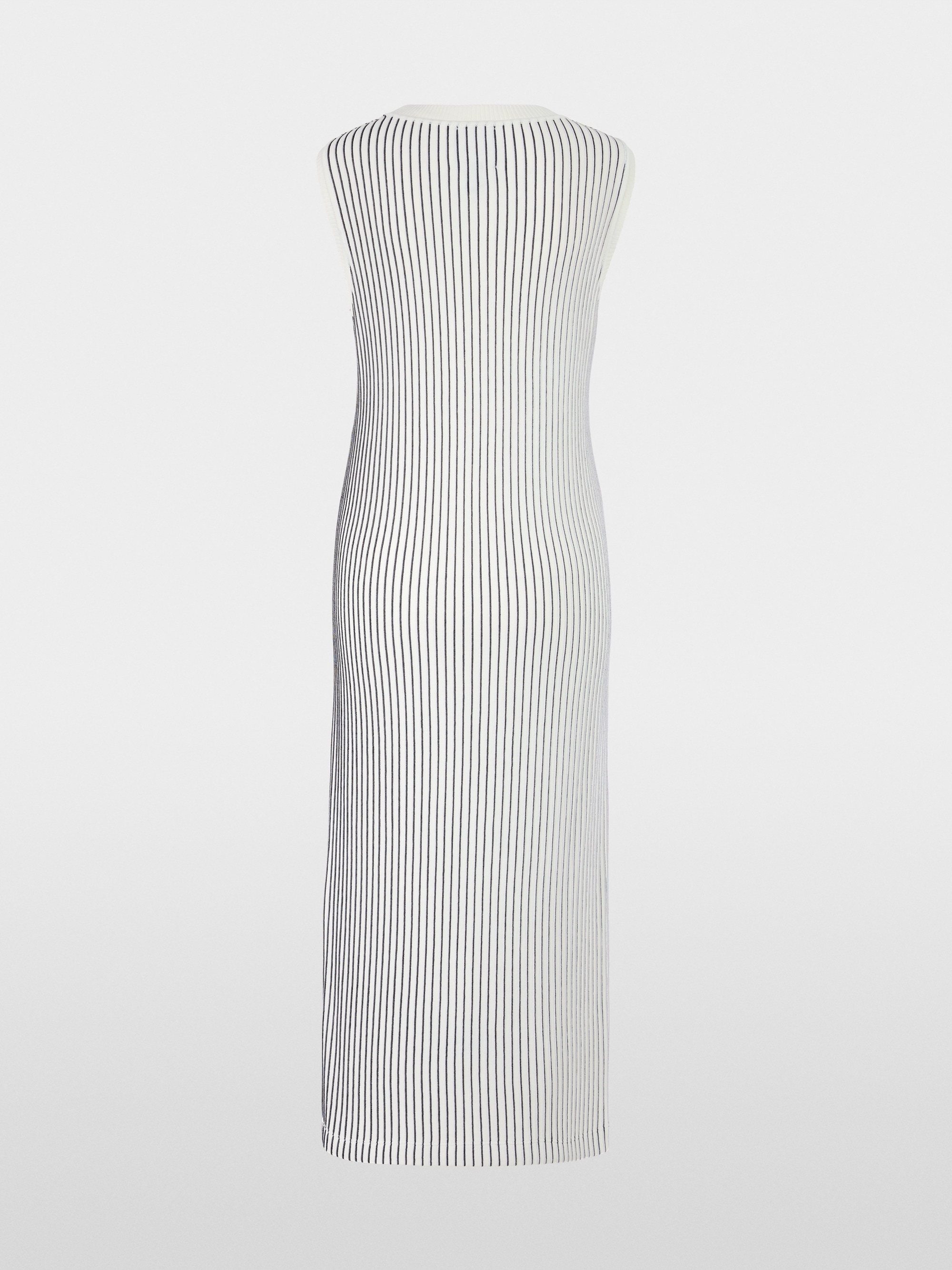 In Deutschland gestricktes Plisseekleid von Marc-Cain