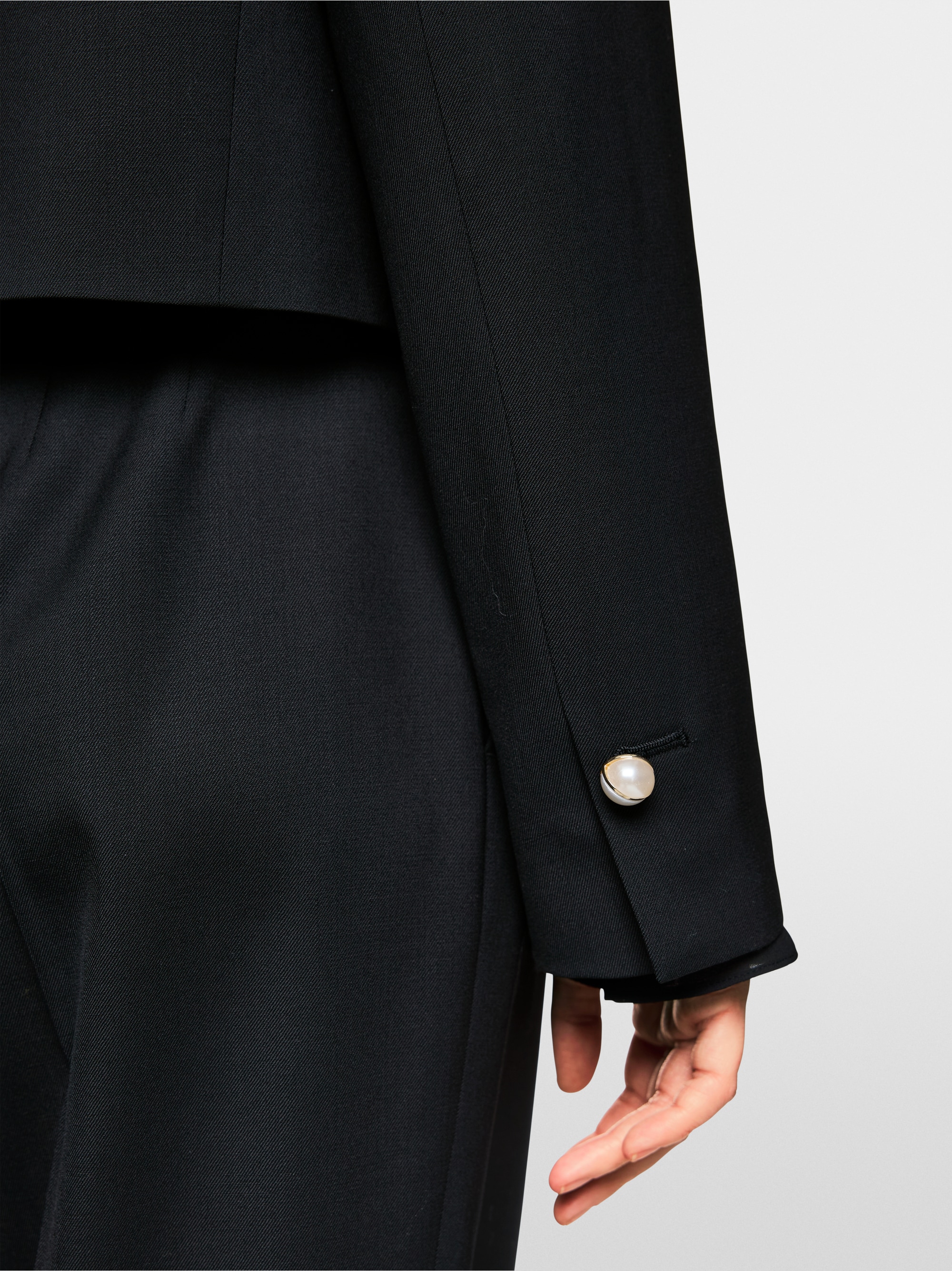 Marc-Cain Elegante Jacke mit Perlenknöpfen