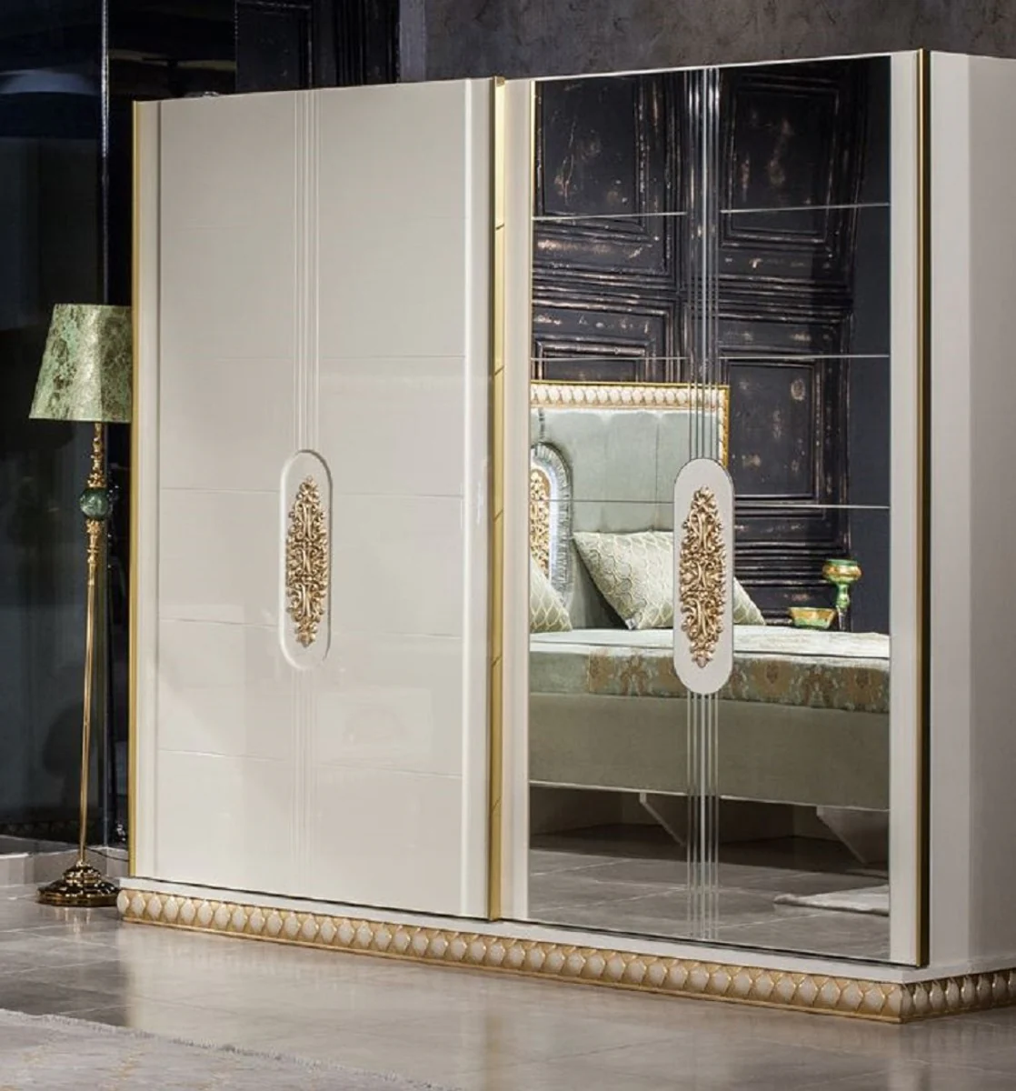 Luxury Baroque Bedroom Wardrobe White / Gold - Mirrored Solid Wood Wardrobe in Baroque Style - Baroque Bedroom Furniture