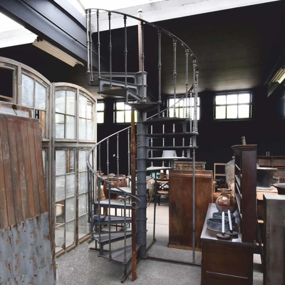 Cast iron spiral staircase with railing left side gray H. 289 cm - Rustic spiral staircase