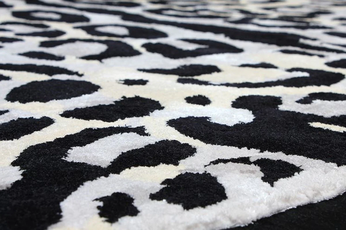 Luxury carpet with leopard design gray / cream / black 160 x 230 cm - Rectangular living room carpet - Modern bedroom carpet - Luxury interior - Luxury quality